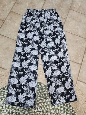 Black Floral Wide-Leg‎ Pants with Elastic Waist